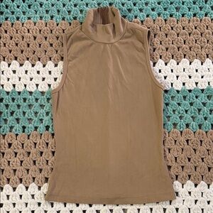 XOXO Sleeveless Tan Turtleneck Top Shirt Womans sz Médium